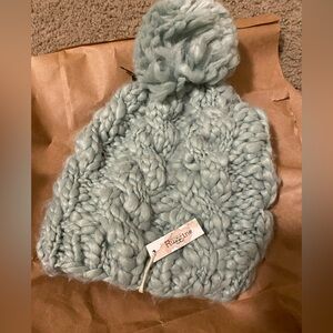 NWT womens Ruggine winter beanie hat in mint green